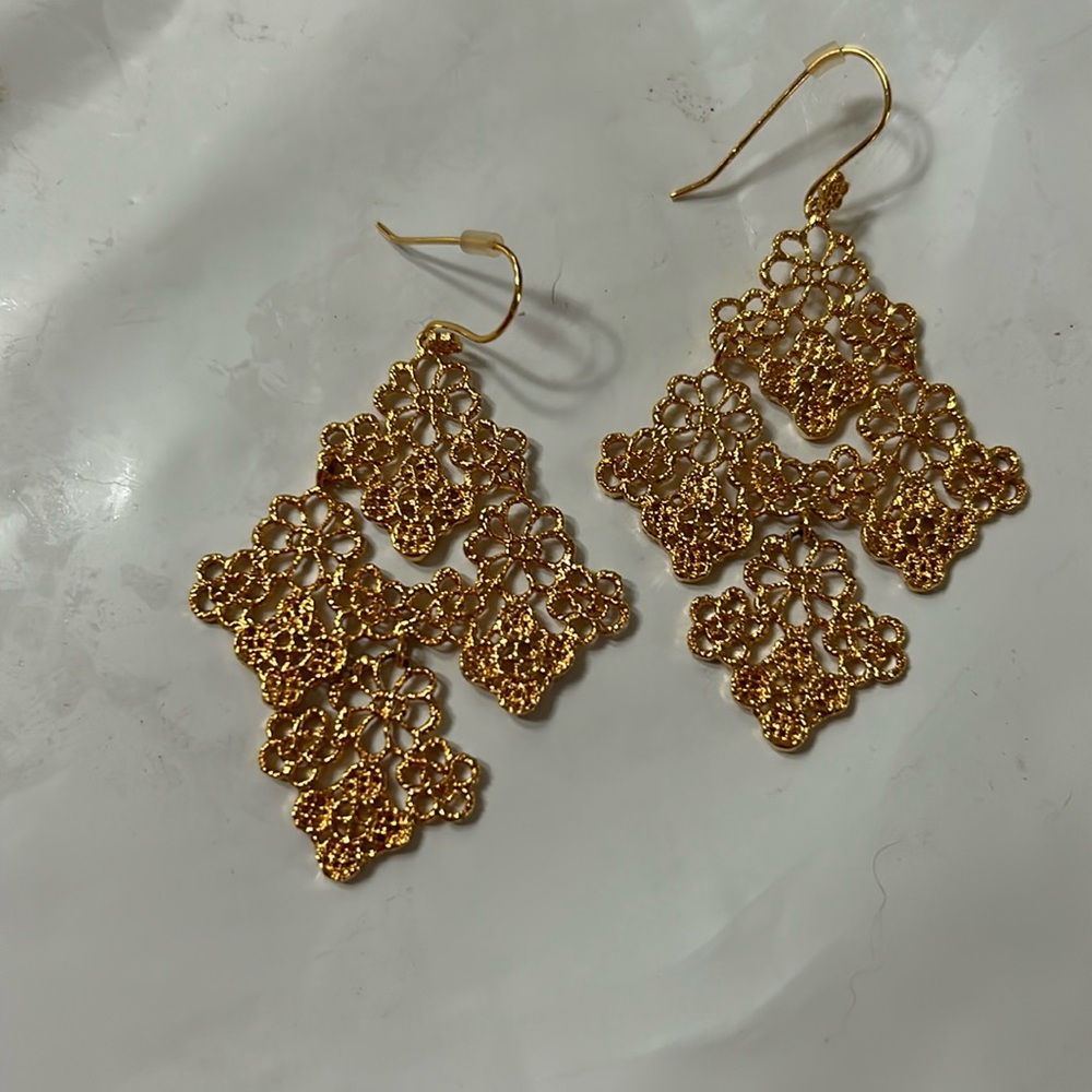 Stella and dot chantilly lace earrings